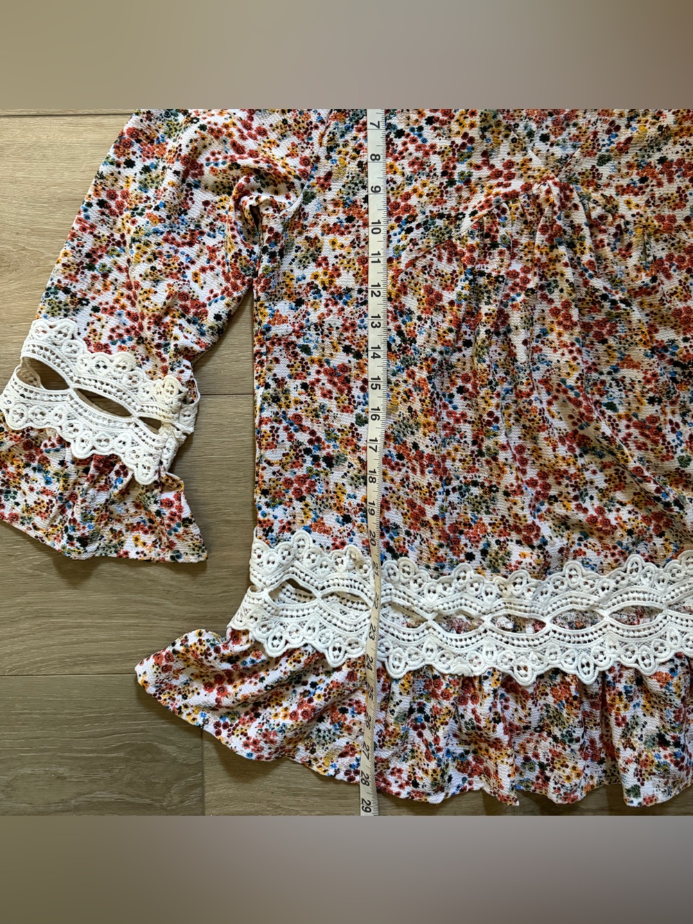 ENTRO Floral Crochet Trim Peplum Tunic Blouse EUC - Picture 3 of 6